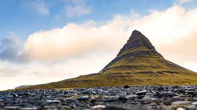Kirkjufell mountain: Navigating the iconic peak and waterfalls of the Snaefellsnes Peninsula