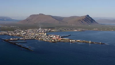 Akranes: A coastal town defined by maritime heritage, golden sands, and volcanic peaks